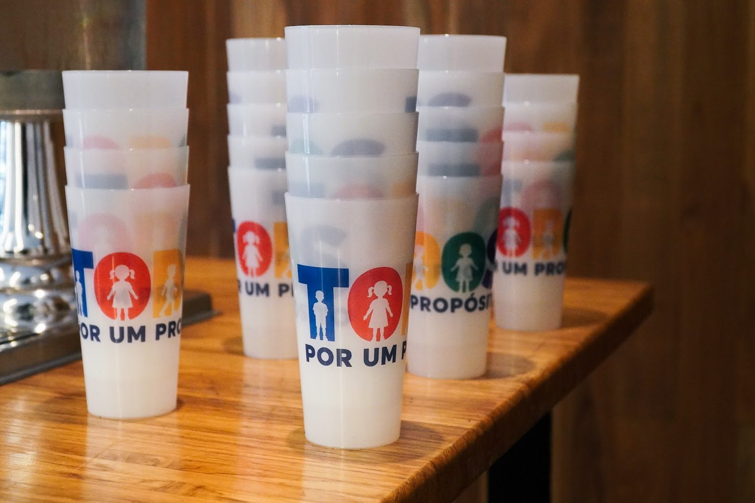 Copos personalizados com a marca do evento